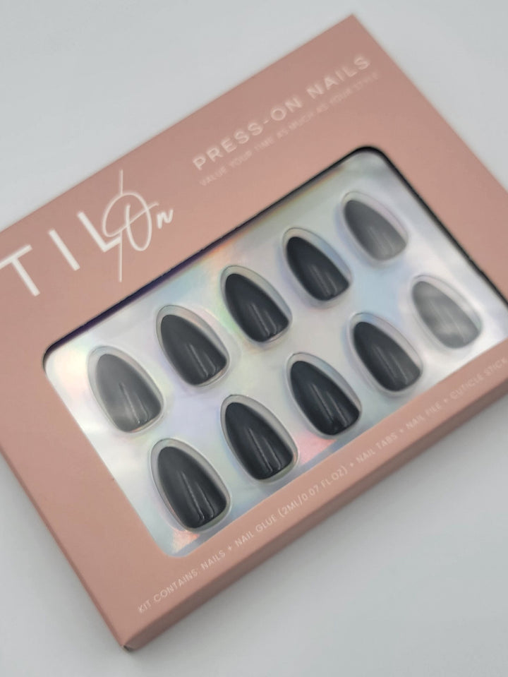 Blacked out  - Short Almond